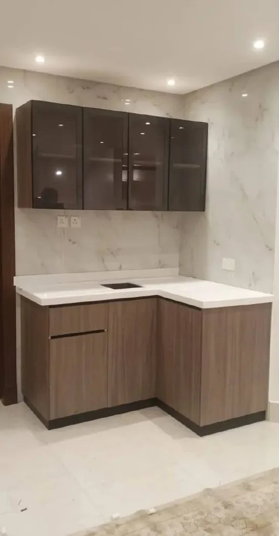 باب ألمنيوم حديث في الرياض